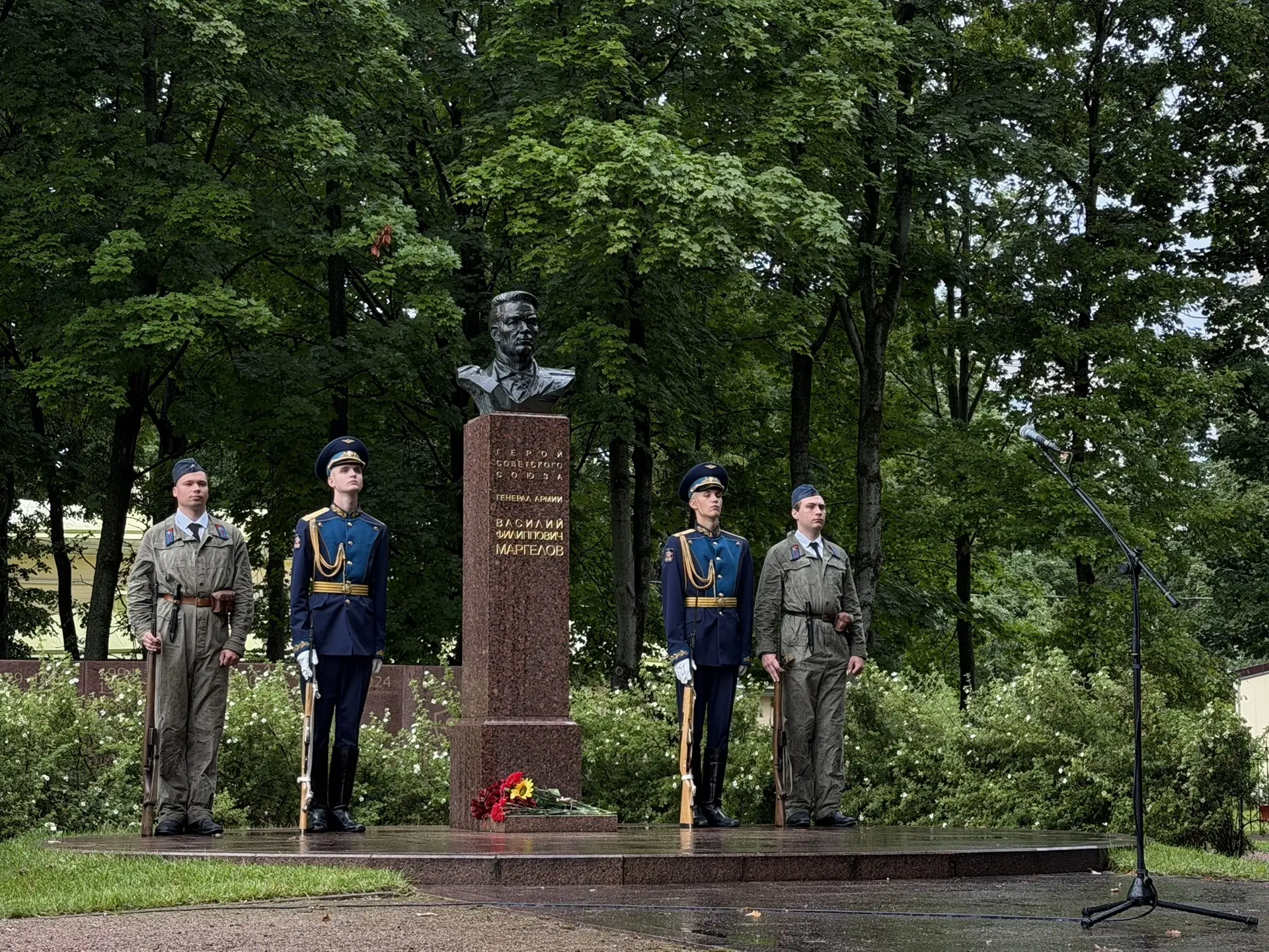 С Днем Воздушно-десантных войск!
