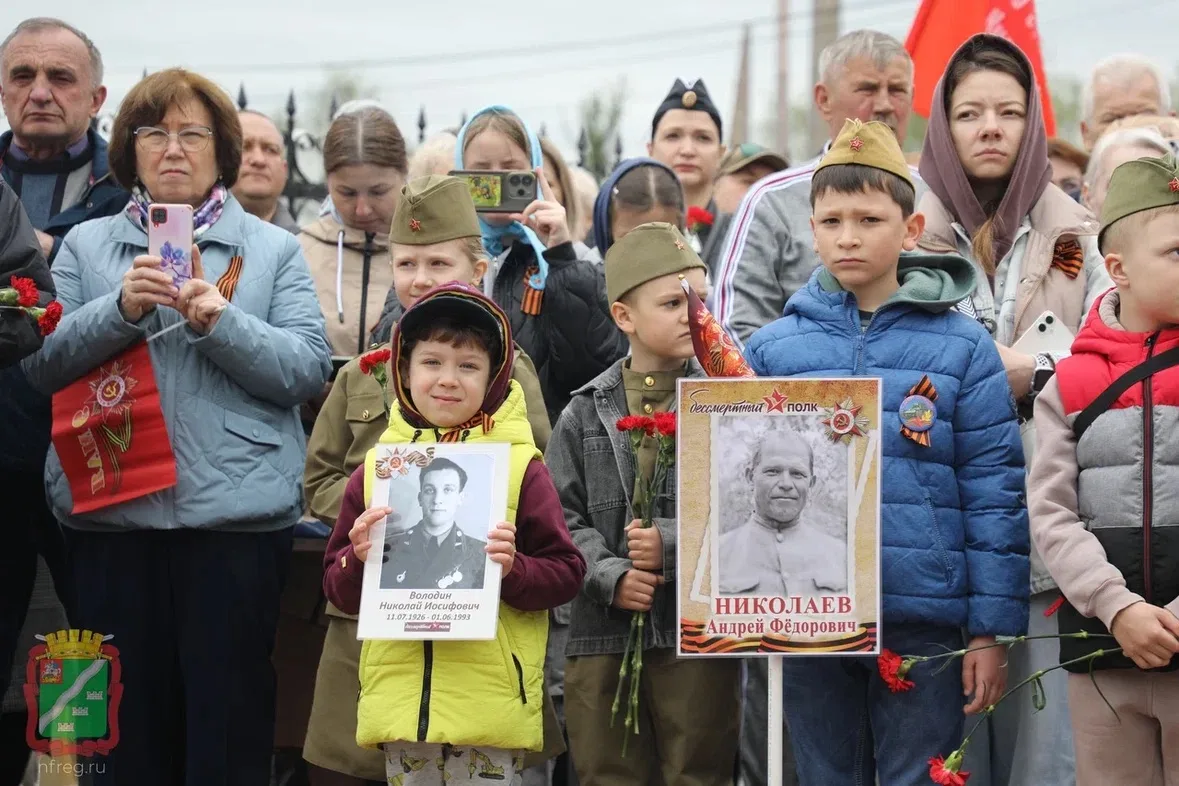 День Победы — священный праздник.  В Наро-Фоминске мы неизменно приходим сюда, к Вечному огню, чтобы