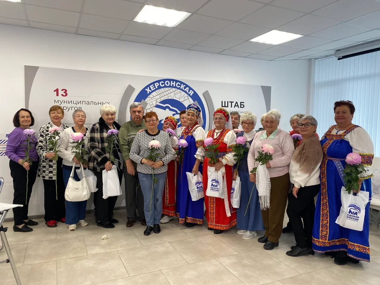 🎶 В Геническе старшее поколение поздравили с музыкой, танцами и добрыми воспоминаниями