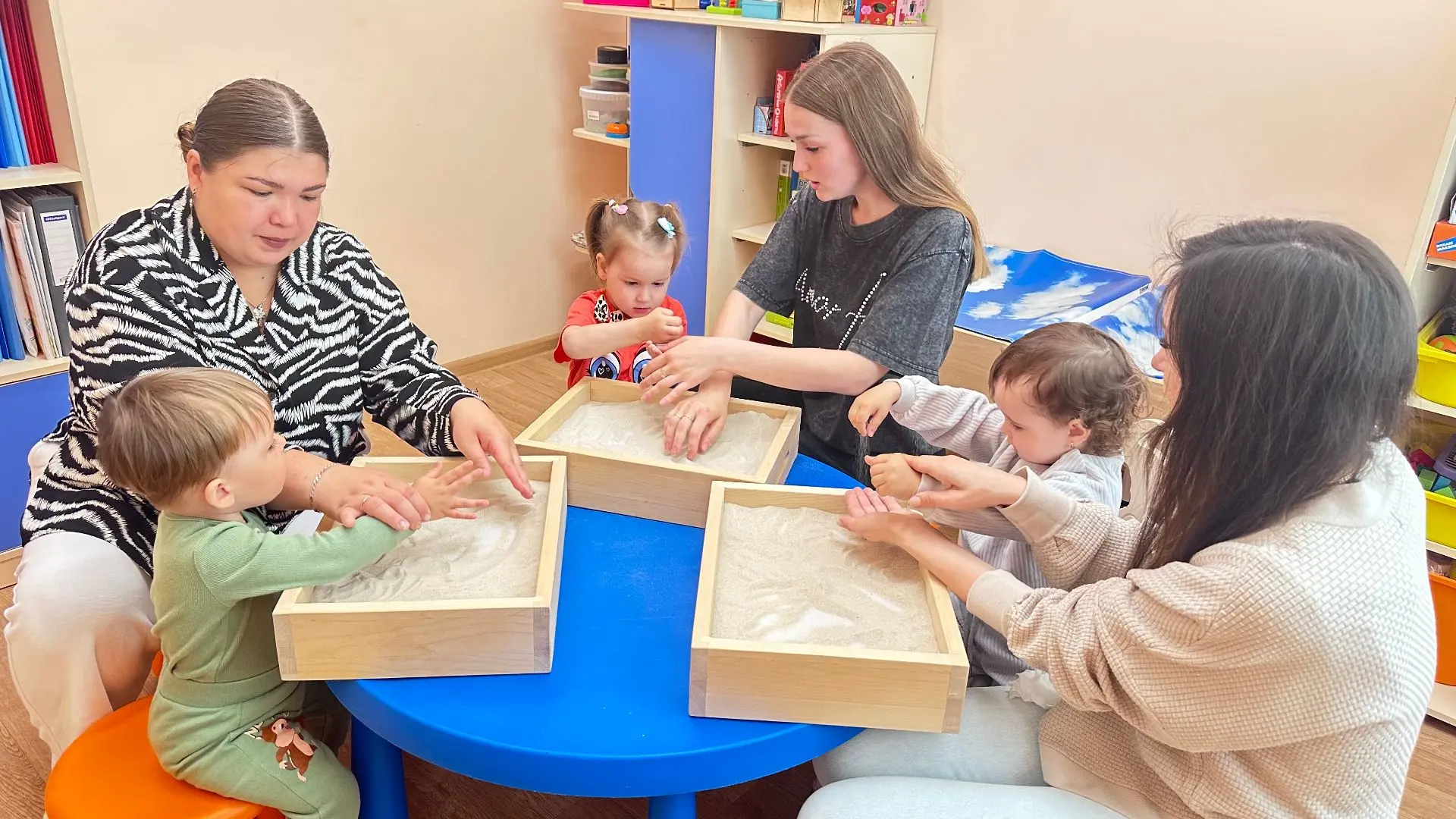 ✨В детском саду организована семейная консультационная площадка "Женское движение: растем вместе". Р
