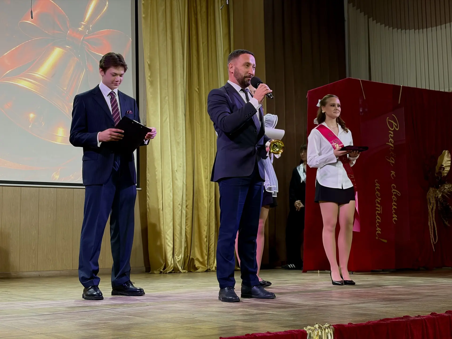 🎓✨ ПОСЛЕДНИЙ ЗВОНОК ДЛЯ 9-Х И 11-Х КЛАССОВ! ✨🎓  26 мая, в нашей гимназии прозвенели Последние звонки