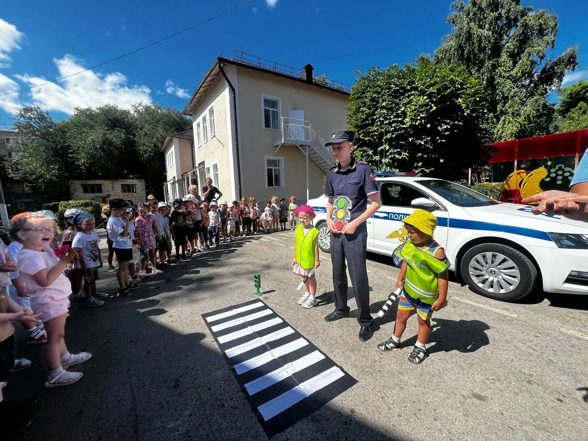 В преддверии Международного дня светофора сотрудники ГИБДД посетили СП «Детский сад 31»...