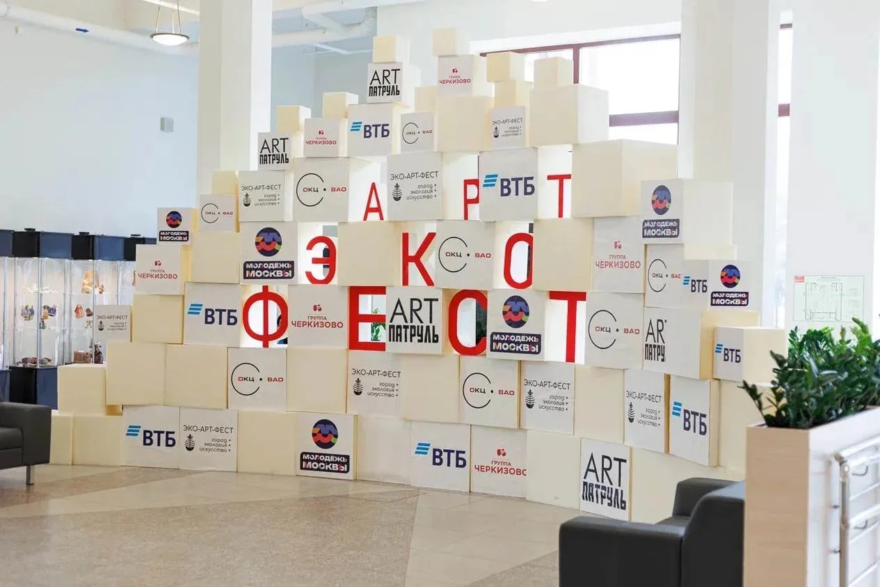 Город в деталях 🧑‍🎨

В РЦ «Место встречи “Родина”» состоялся увлекательный мастер-класс «Рисуем го