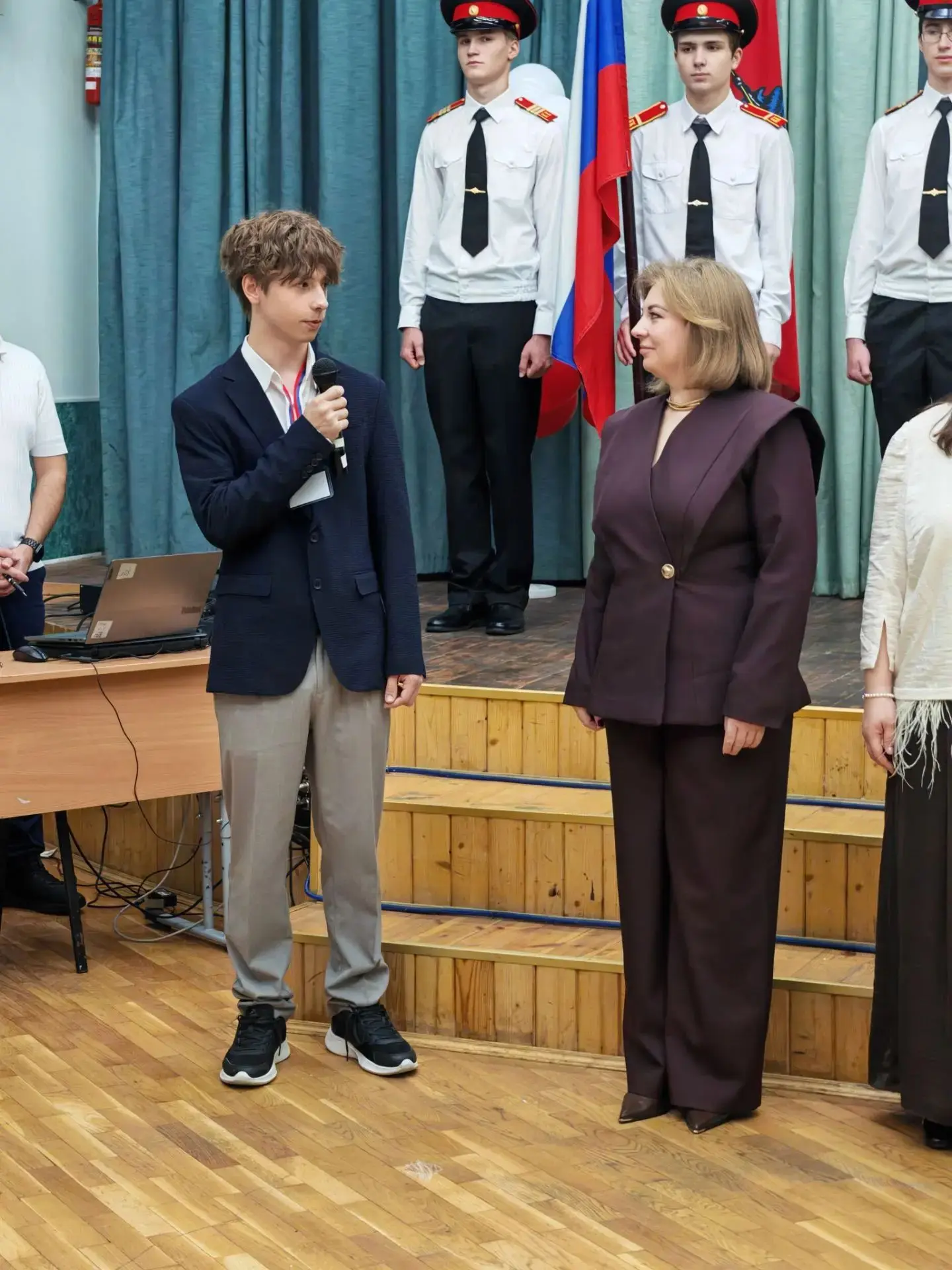🎉 Торжественная линейка, посвященная Дню Учителя!