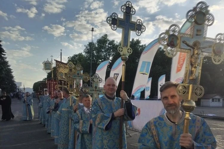 В Ульяновске росгвардейцы обеспечили безопасность крестного хода с одной из главных святынь Симбирск