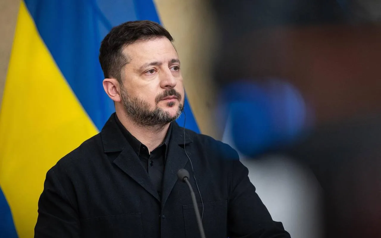 Украина не собирается просто уходить из Донбасса или отдавать своих людей, — Зеленский.