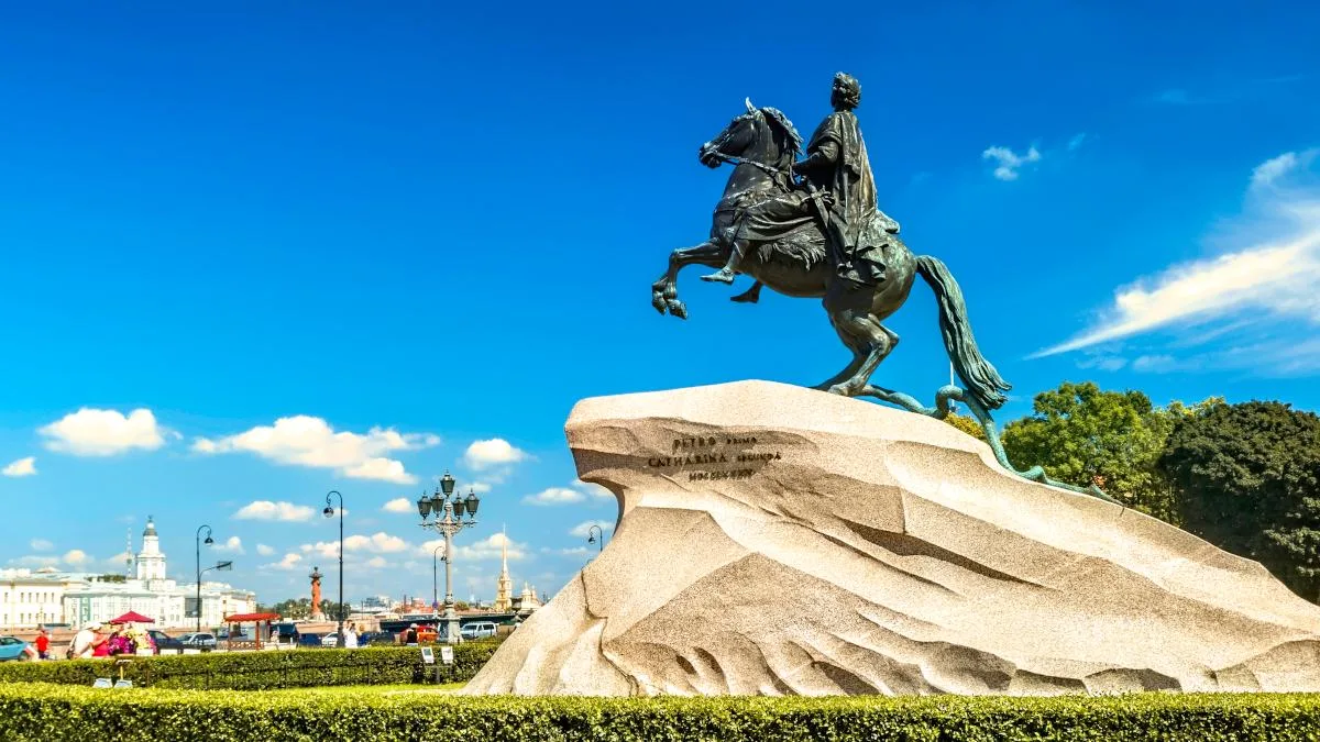 🌸 Весна в Петербурге — это когда город снова начинает дышать!  После долгой зимы Санкт-Петербург про