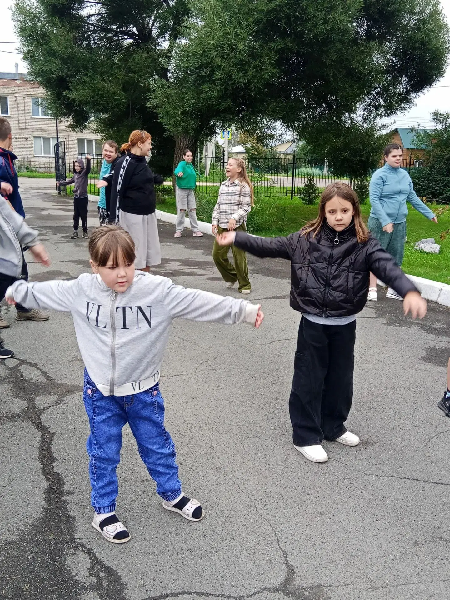 Утренняя гимнастика на свежем воздухе! 🤸‍♂️