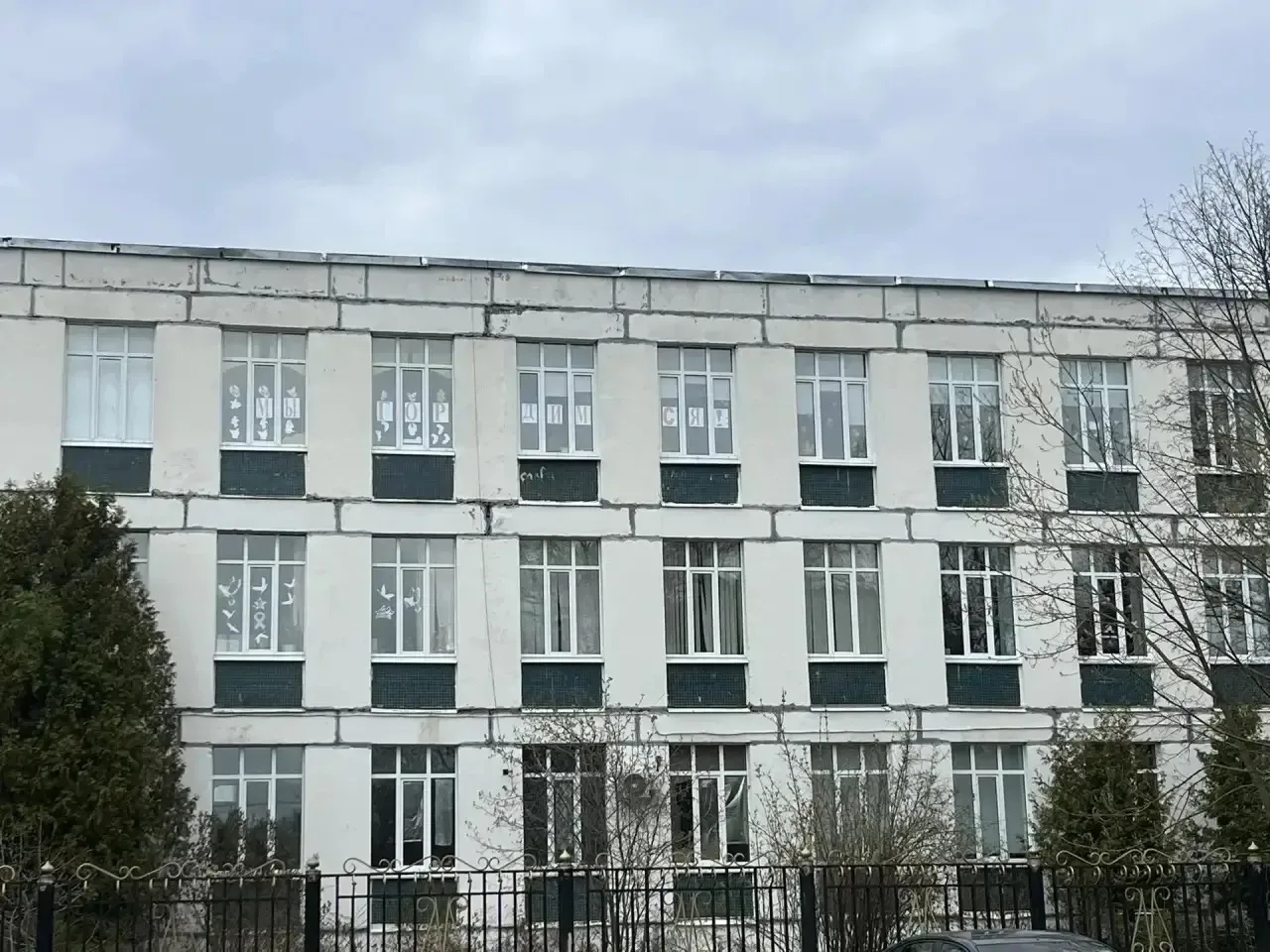 🪔 Наш образовательный комплекс присоединяется к акции «Окна Победы»!  В рамках марафона «Наследники 