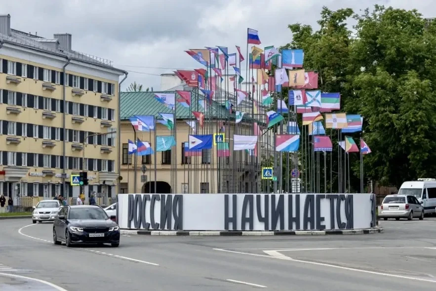 🇷🇺 «Россия Начинается Здесь» – наш замечательный слоган, визитная карточка Пскова, теперь украшает