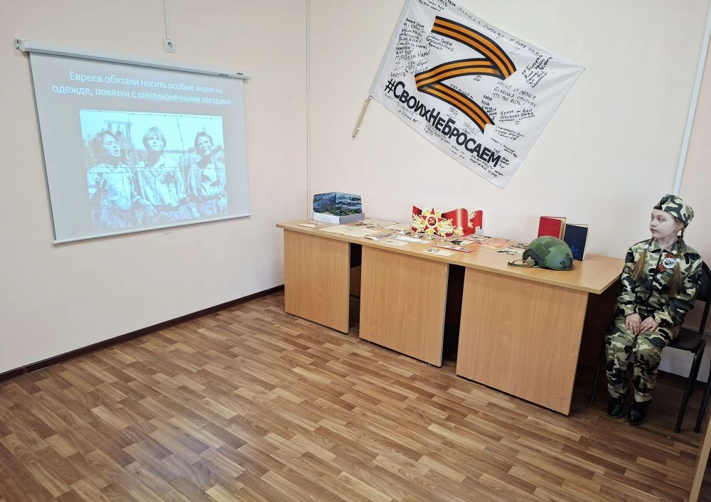 Сегодня в МОУ "Гимназия"  библиотекарь Чередниченко Н.Г. провела  библиотечный урок "Михаил Савицкий