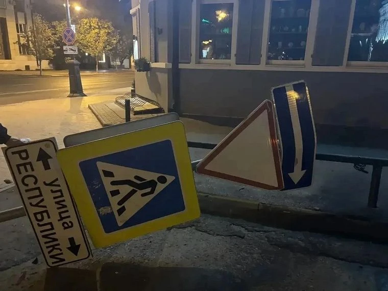 🏍🔥 АВАРИЯ И ПОБЕГ: в центре Тюмени сгорел мотоцикл после ДТП