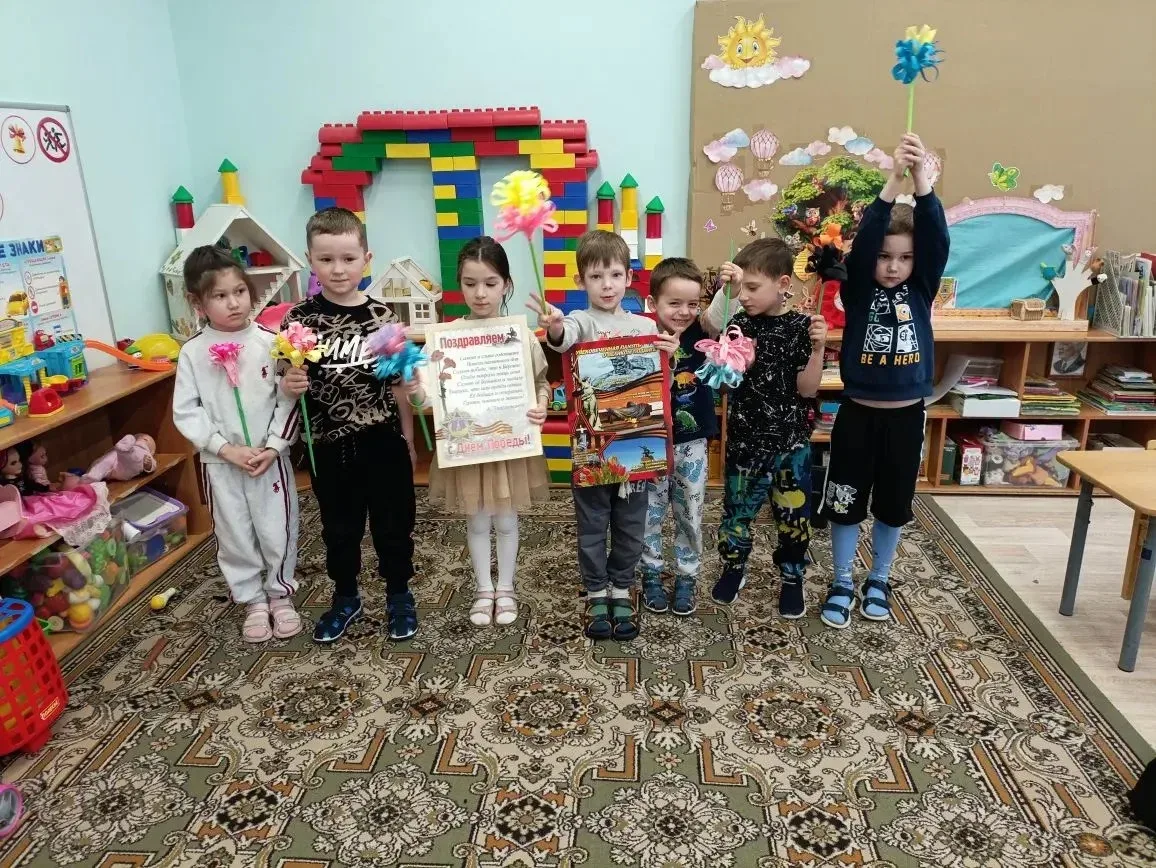 В нашей школе прошёл трогательный и очень важный мастер-класс по изготовлению гвоздики ко Дню Победы