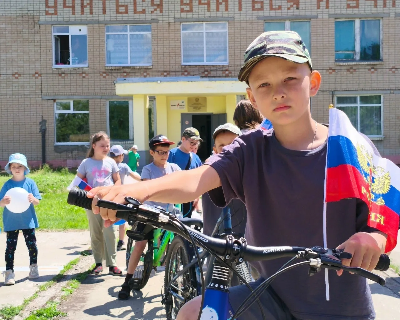 В рамках празднования Дня России в нашей школе прошел велопробег. В мероприятии приняли участие педа