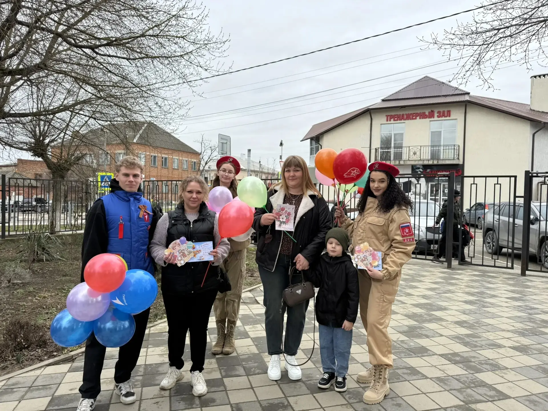«Километр красоты» от юнармейцев школы № 3! 🌷✨💐  В преддверии 8 Марта отряд «Патриоты Кубани» и акти