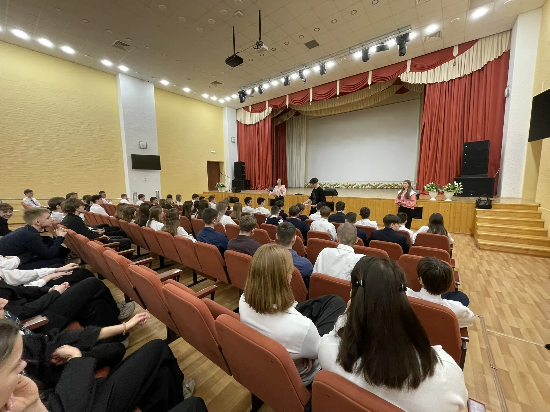 🎓✨ В Бутурлиновской средней общеобразовательной школе состоялась 🌟профориентационная встреча ученико