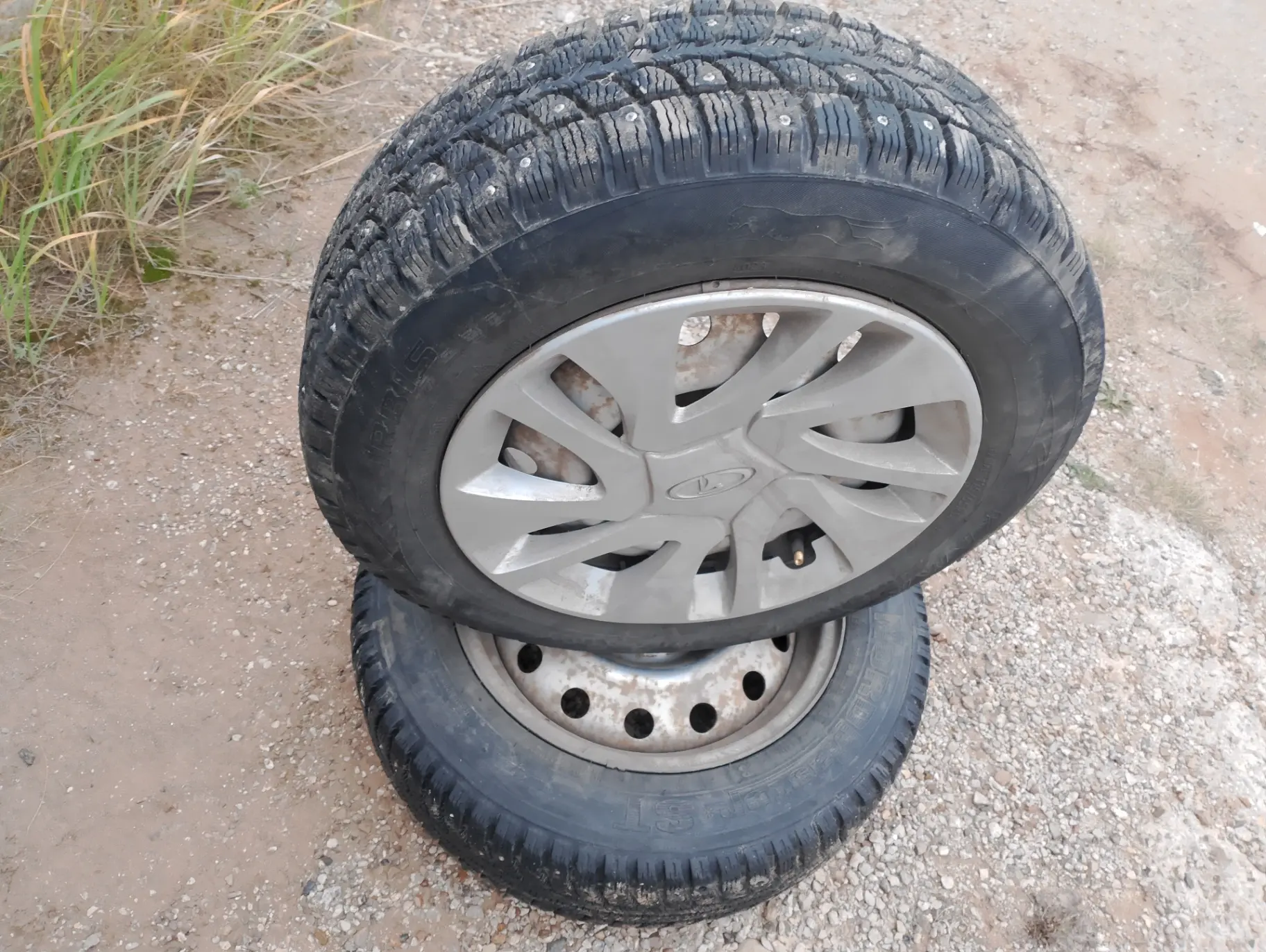 Продам 4 зимние шипованные колёса 175/65/14