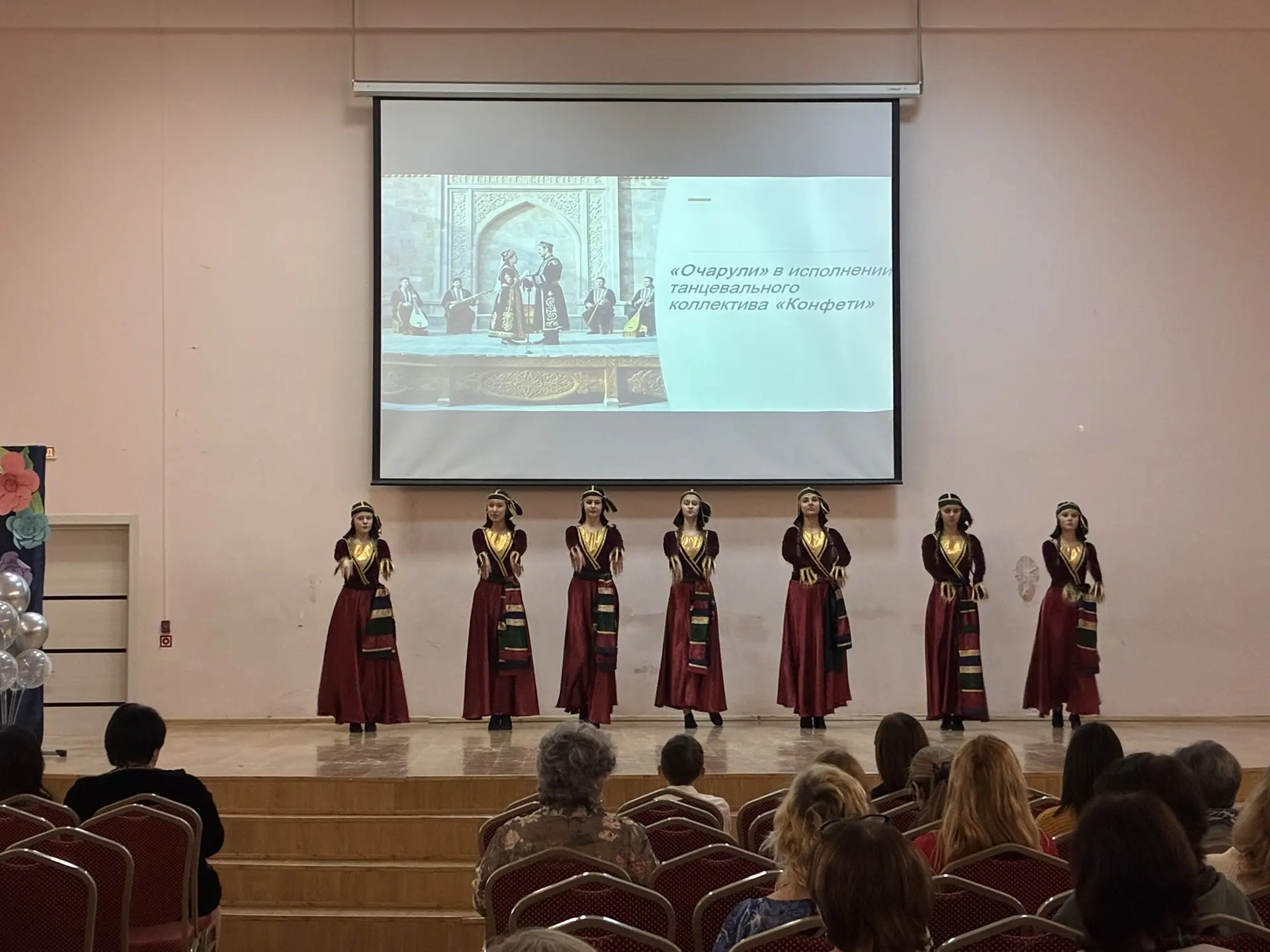 ✨Ярко и душевно✨   Именно так в нашей школе прошел праздничный концерт в честь 8 Марта 🌷  Ученики по