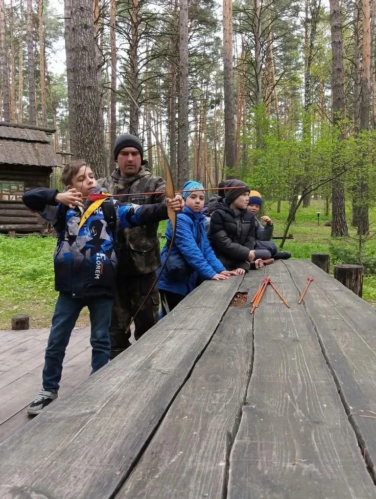 23 мая учащиеся 1 "Б" и 2 "Д" класса отправились в самое настоящее путешествие. Мы побывали  в музее
