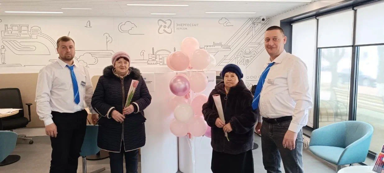 🌸«Энергосбыт» поздравил клиентов с Международным женским днём!  В преддверии 8 Марта в центрах обслу