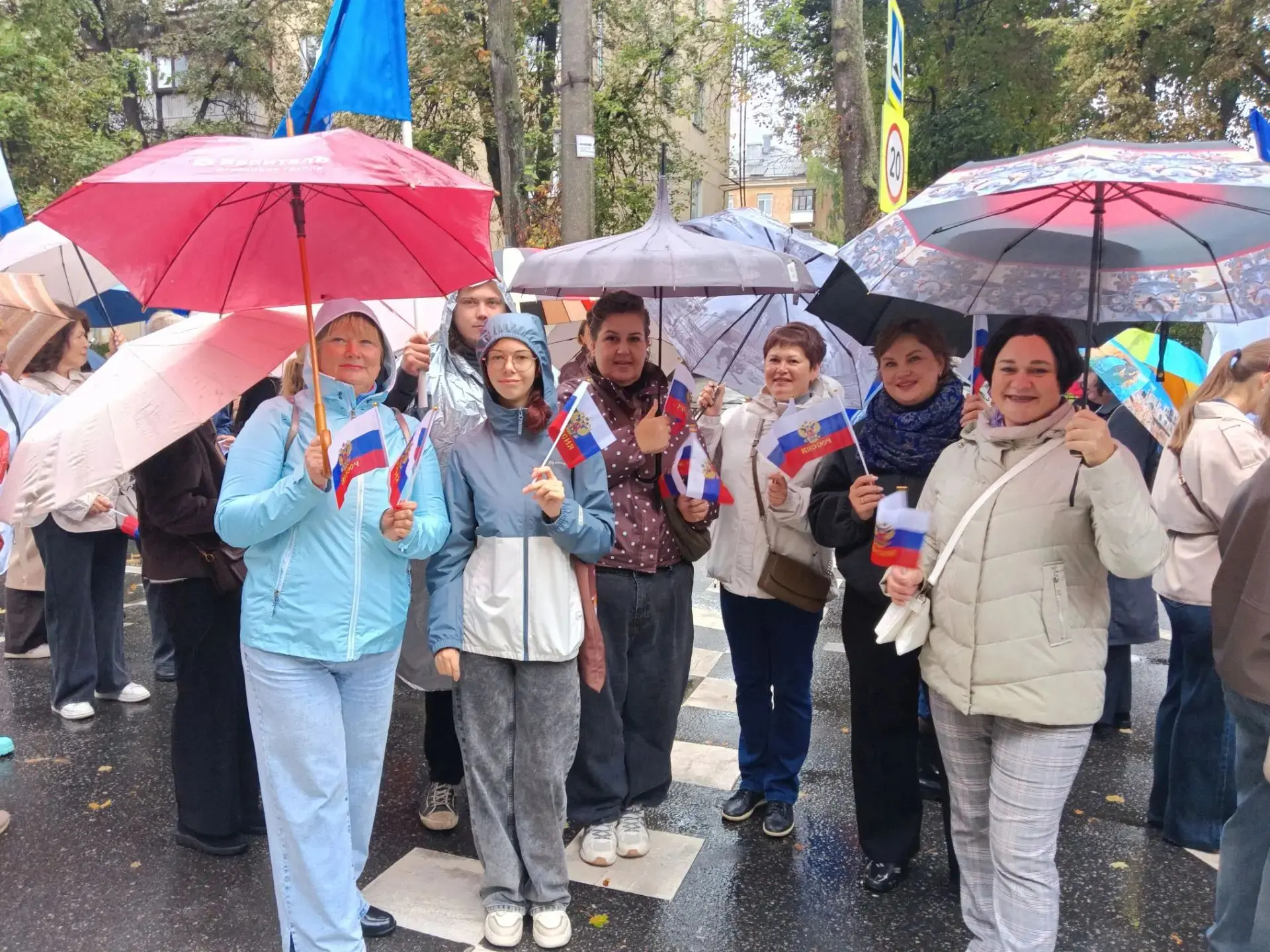 Делегация педагогов 15 школы на праздничном шествии ко Дню города!