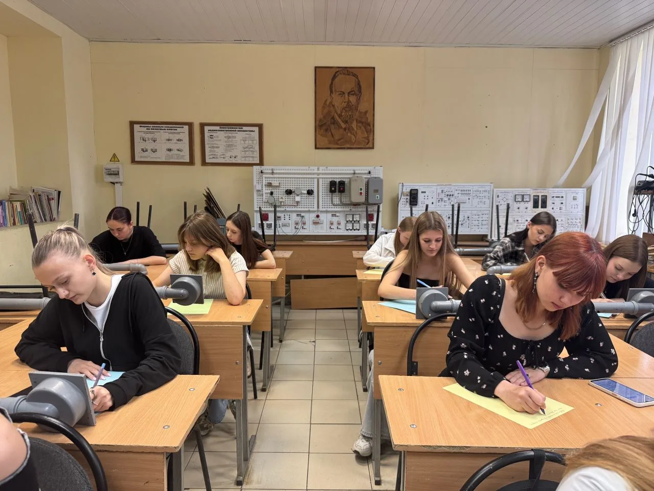 Письма тепла  для ребят, переживших Старобельскую трагедию 💌  Слово способно лечить не хуже лекарств