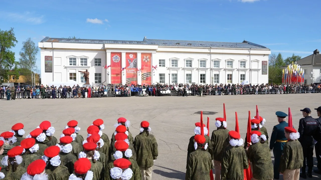 🇷🇺ЮНАРМЕЙЦЫ НА ПАРАДЕ ПОБЕДЫ🇷🇺  9 мая на Народной площади состоялось городское торжественное меропри
