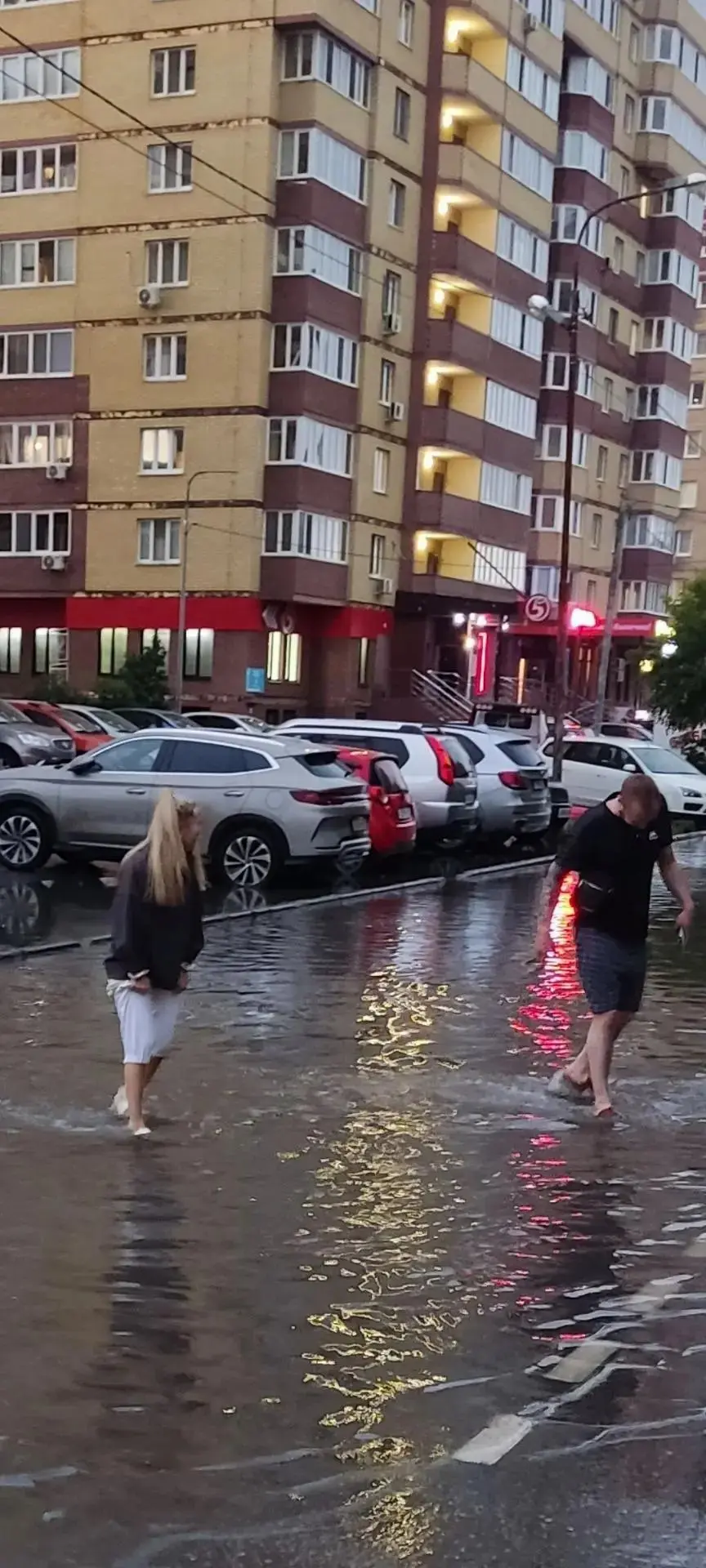 💦Непогода в Тюмени 

Гроза и обильный дождь, который не на шутку разгулялся в областном центре, пос