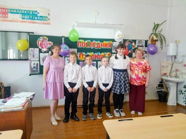 В 4 «А» классе прошёл долгожданный праздник «Прощание с начальной школой». Были приглаш...