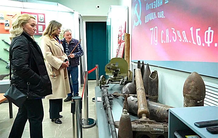 ВЕЛИКОЙ ПОБЕДЕ ПОСВЯЩАЕТСЯ   Активистки краевого отделения Союза женщин России приняли участие в мер