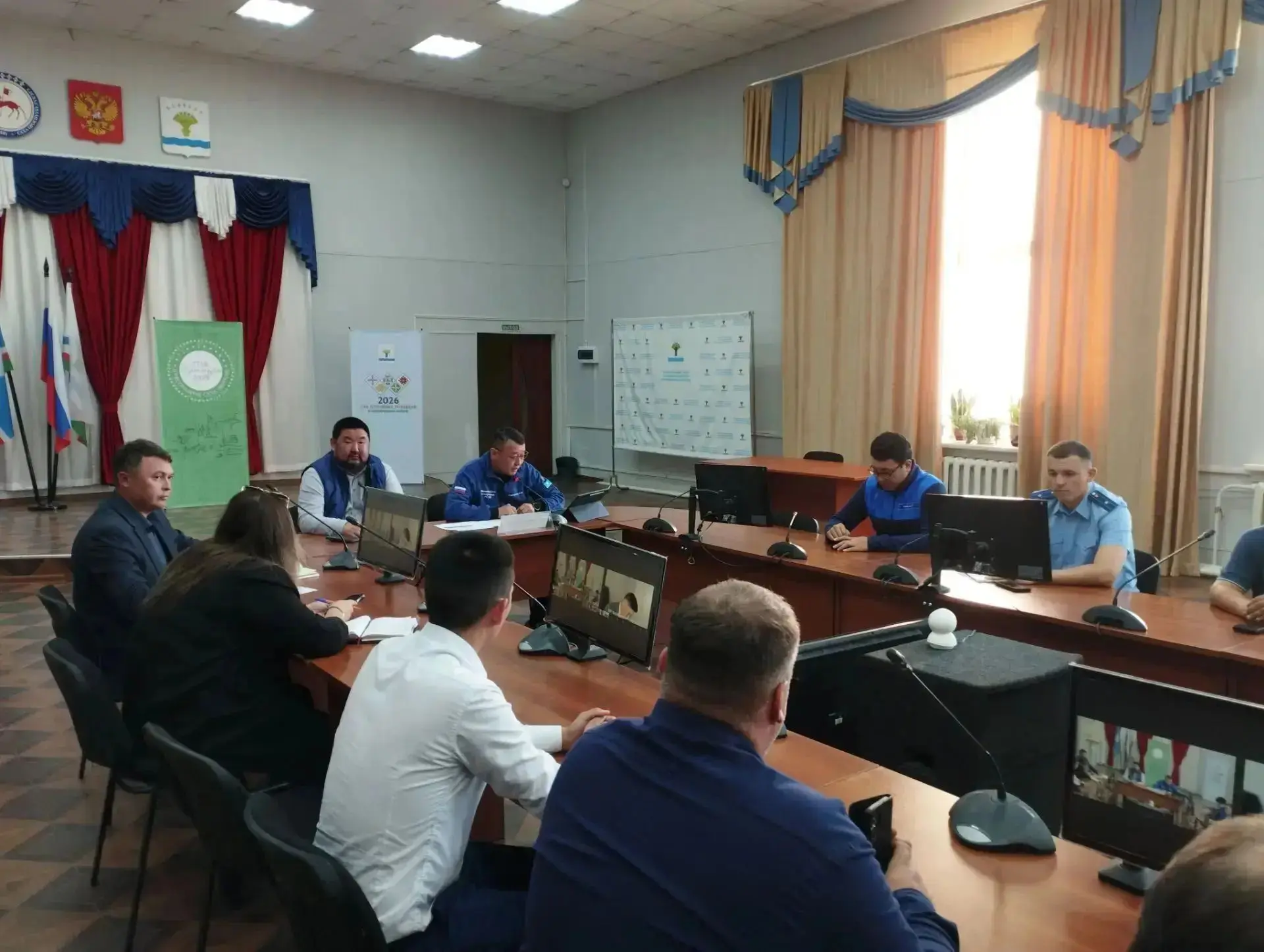 В выходные работал в Олекминском районе, провёл суженное заседание правительственной ко...