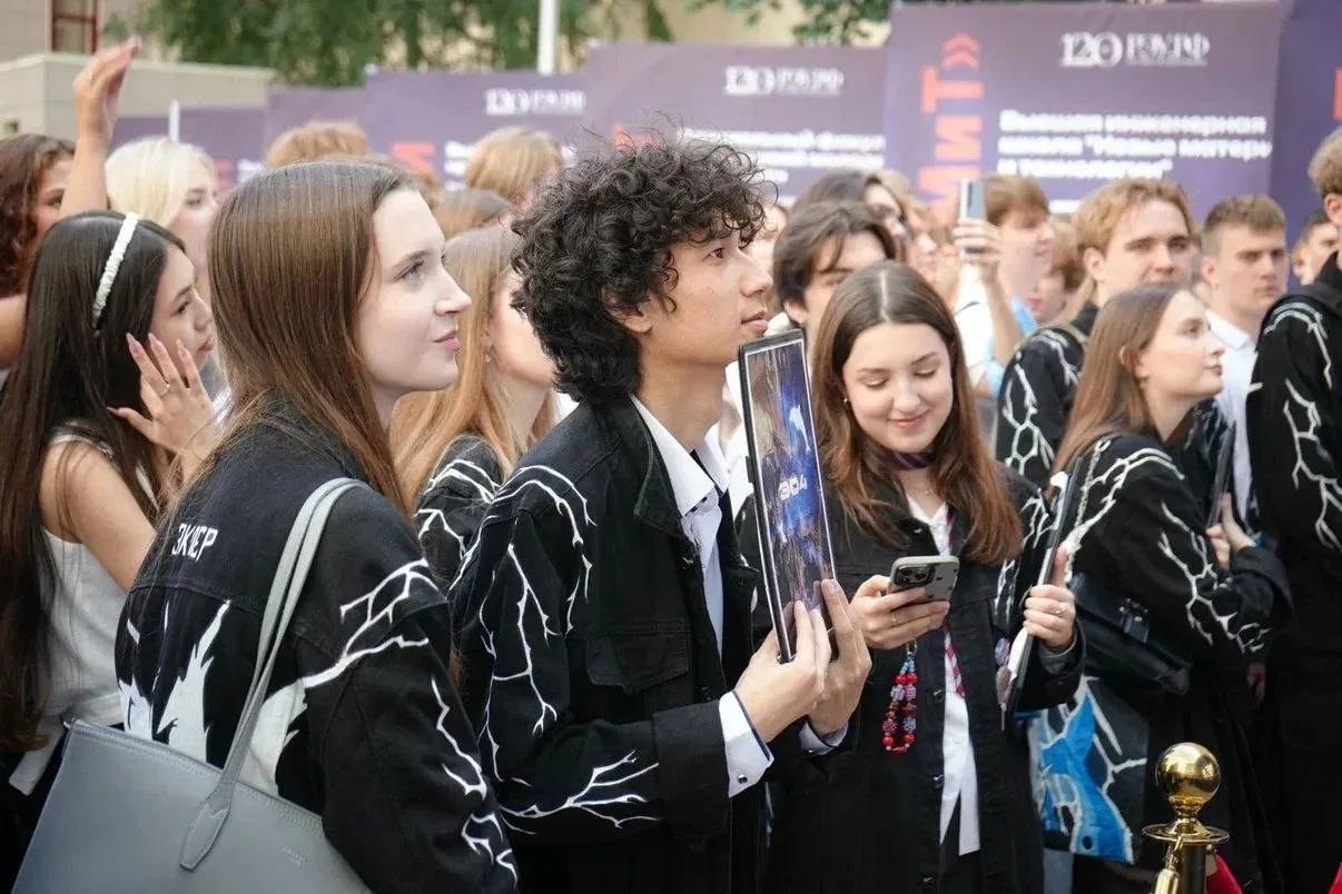 Ловите вайб первого сентября на ВШЭиБ 💙