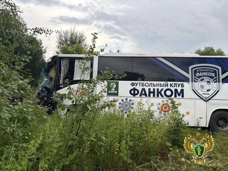 Сегодня около 17.00 около д. Комарово в Заволжском районе Ивановской области водитель автобуса, пере
