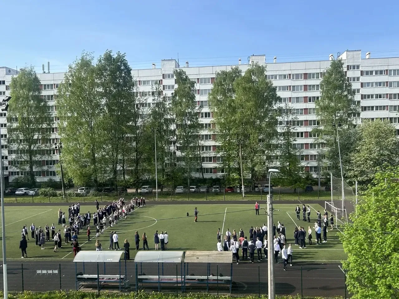 Бодрое начало дня: общешкольная зарядка в нашем лицее  Сегодняшнее утро в лицее началось ярко и акти