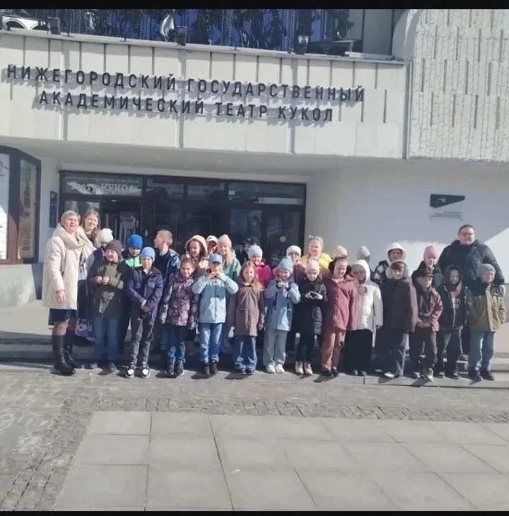 🎭 ВОЛШЕБНЫЙ ДЕНЬ В ТЕАТРЕ КУКОЛ! 🎭  📍29 марта ученики 2 «А» и 2 «В» классов отправились в удивительн