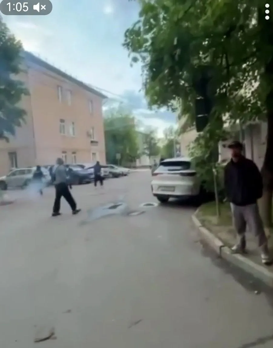 Полицейские устанавливают обстоятельства инцидента с участием несовершеннолетних в Домо...