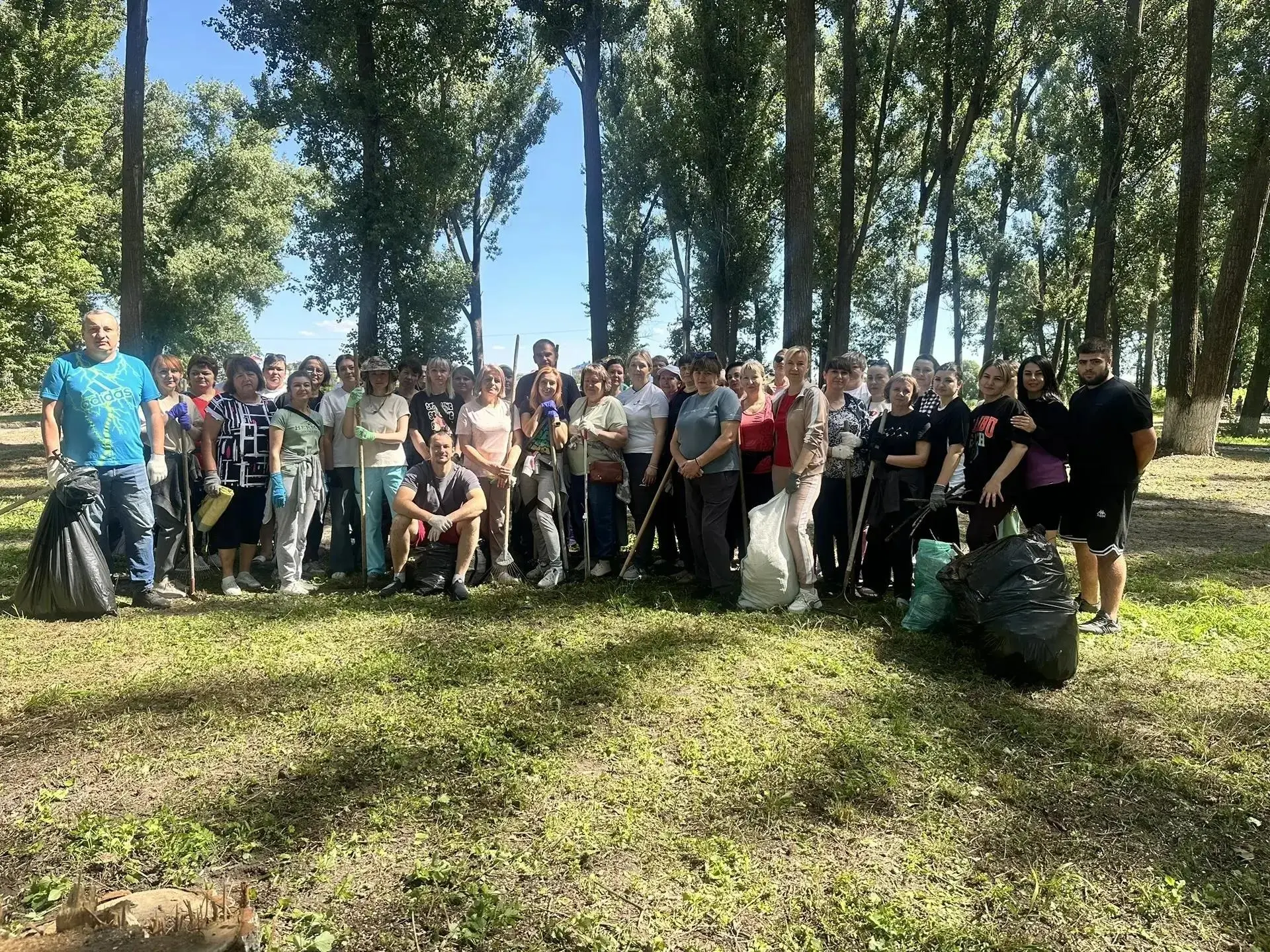 Сотрудники больницы приняли участие в общегородском субботнике в пикник-парке «Остров»!
В рамках по