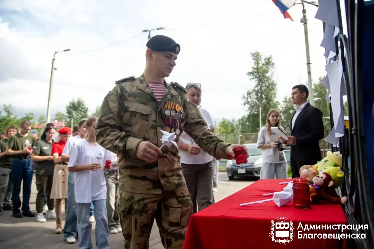 В Благовещенске почтили память детей - жертв войны в Донбассе
 
В Благовещенске прошла акция в памят