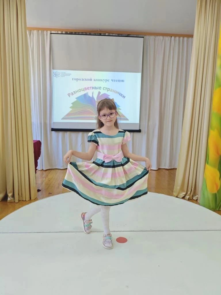 Сегодня  на базе детского сада №208 прошел ежегодный городской конкурс чтецов "Разноцве...