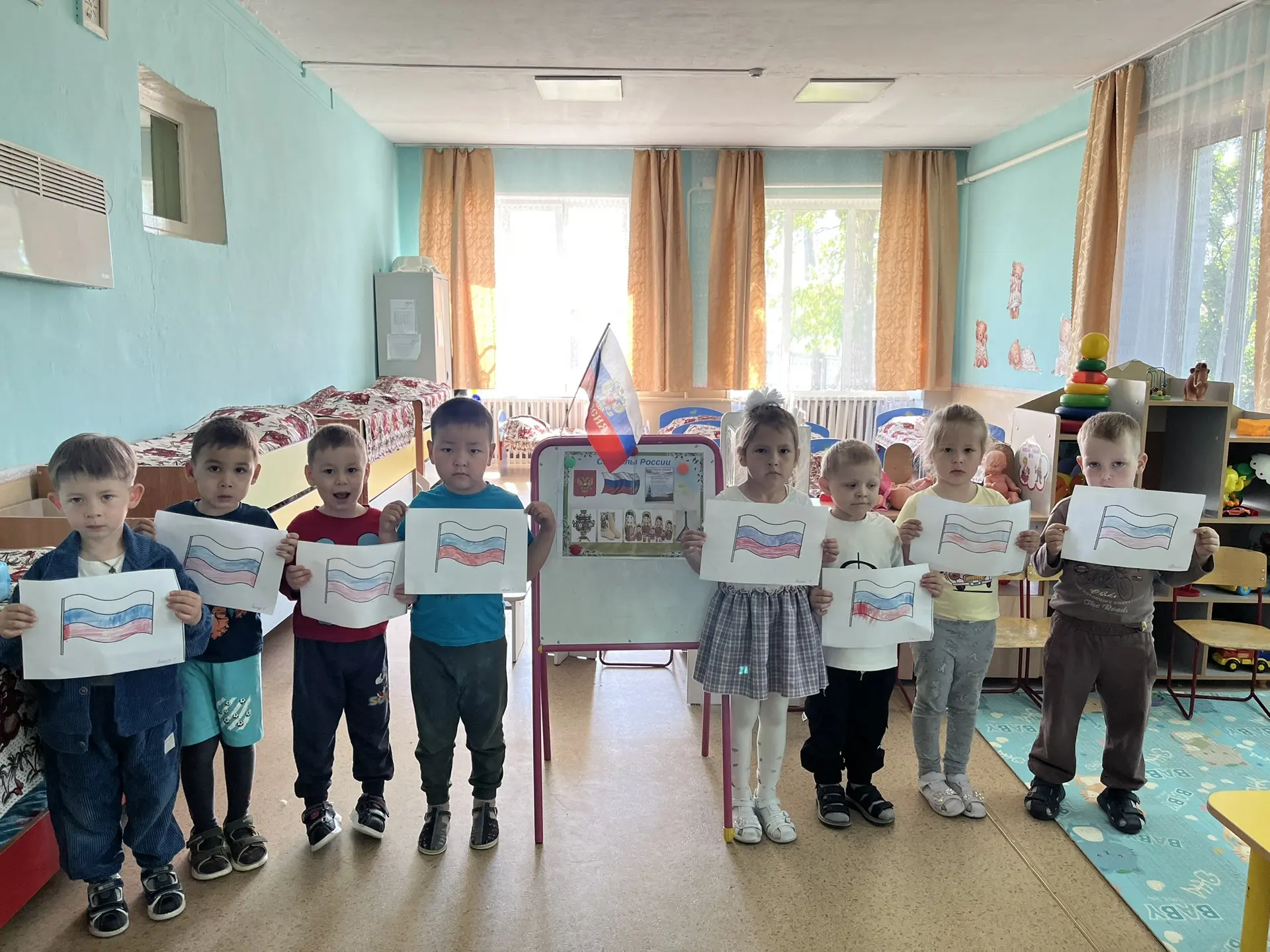 В преддверии празднования Дня России во второй младшей группе с целью формирования патр...