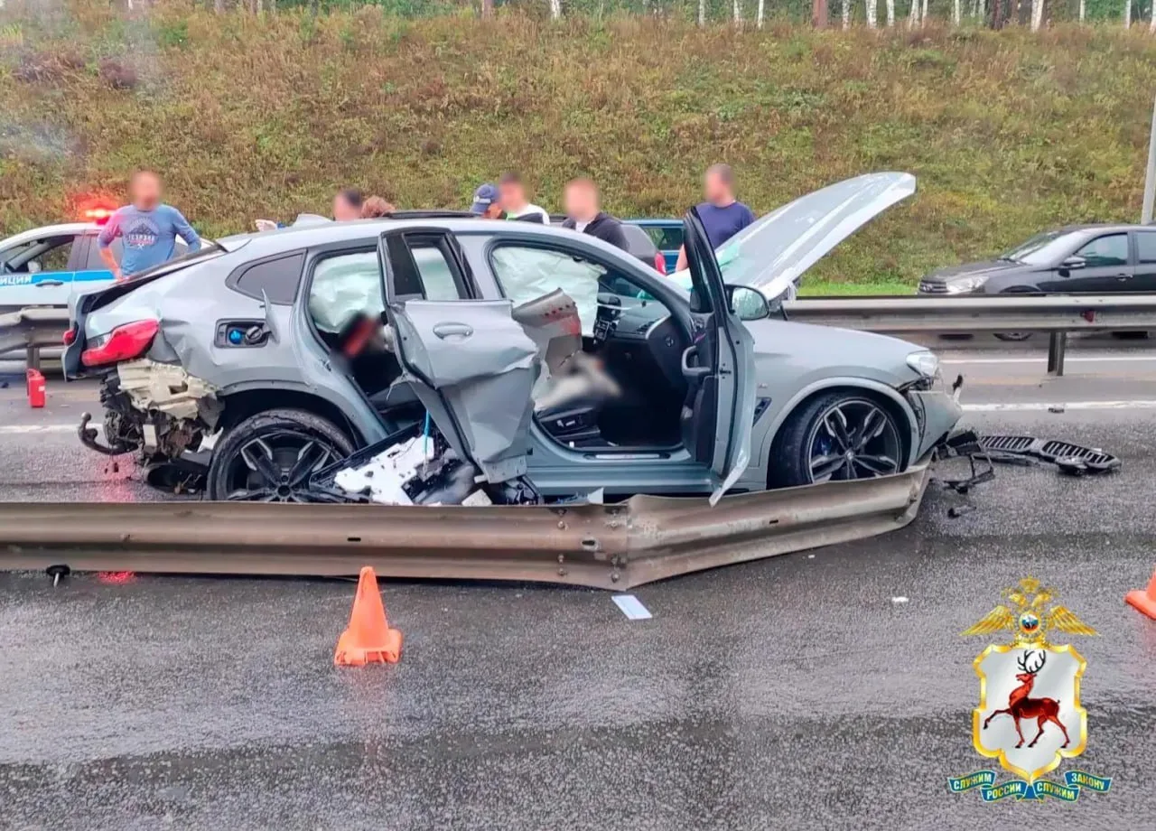 ❗️Водитель люксового BMW X4 налетел на отбойник в Богородском округе. Пассажир иномарки...