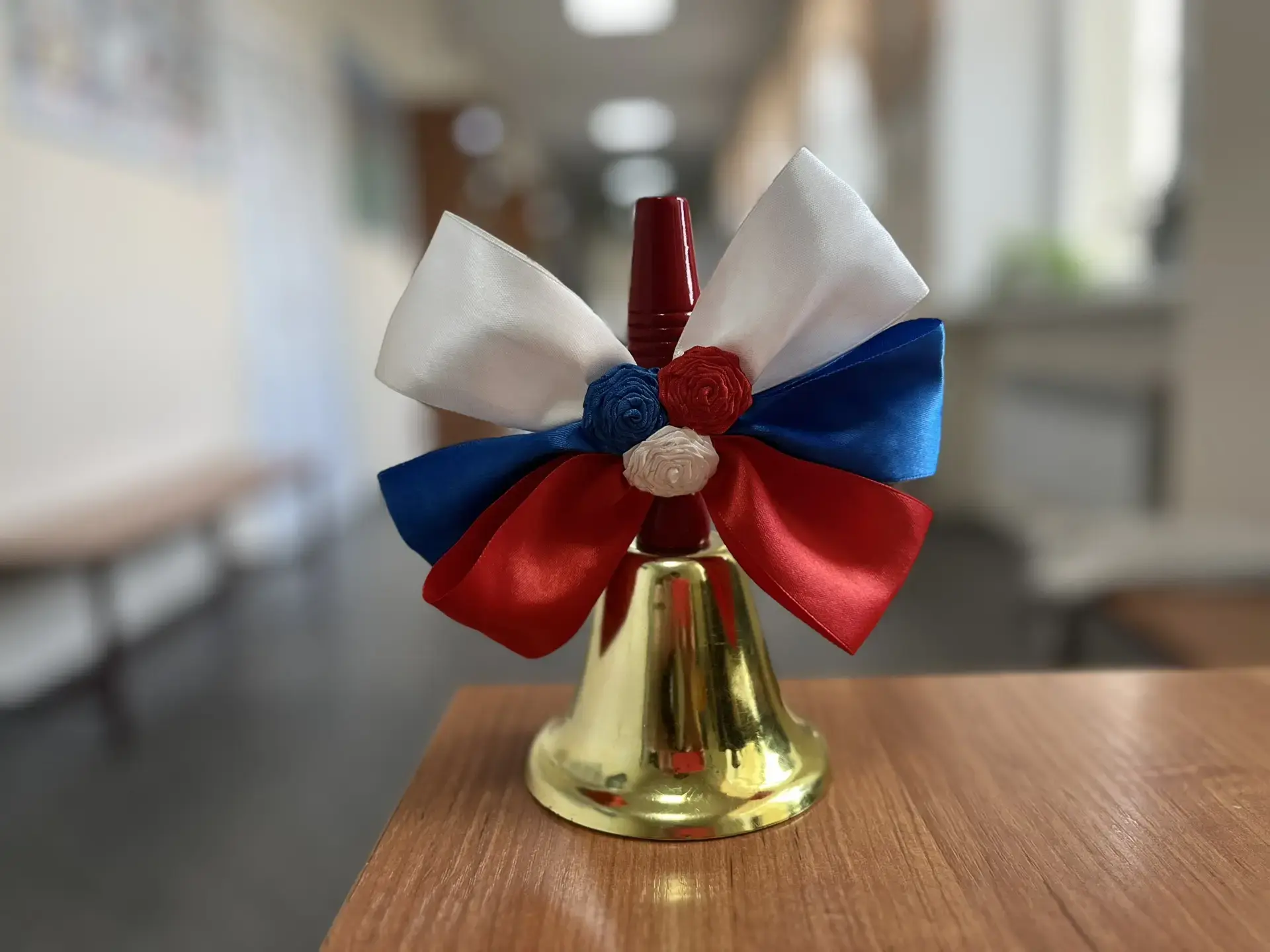 🔔 Дорогие выпускники! От всей души поздравляем вас с праздником последнего звонка!  Вот и наступил д