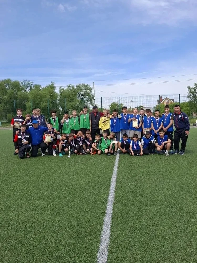 На футбольной площадке парковой зоны р.п. Москаленки состоялось Первенство по  мини-футболу среди шк