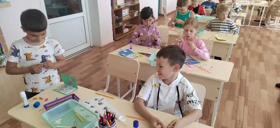 Сегодня в нашем пришкольном лагере выдался очень насыщенный день. Креатив, творчество и...