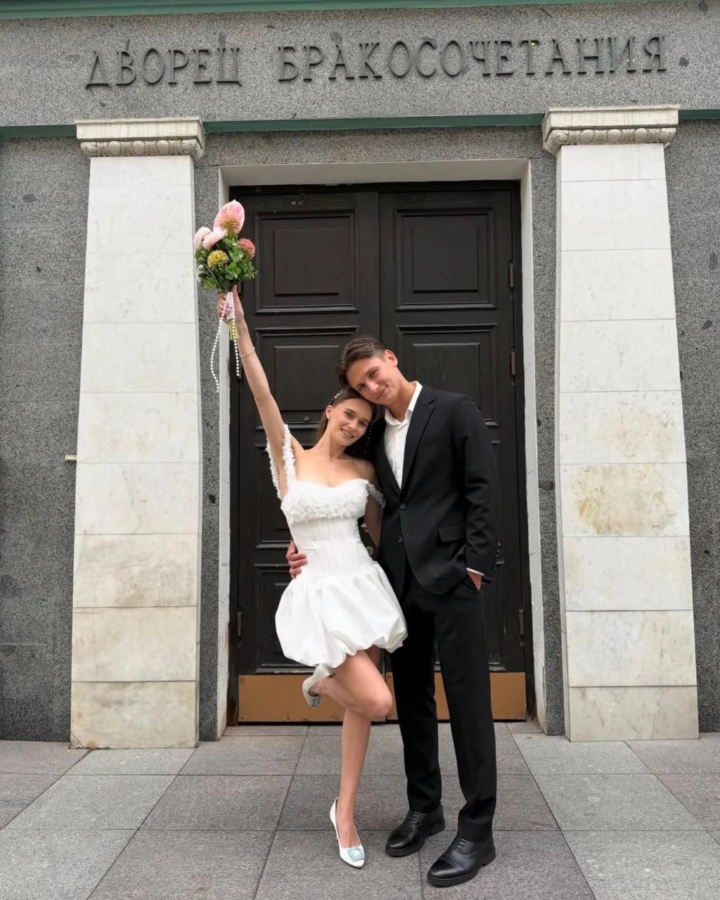 💍 Поздравляем Александра Дарьина и его избранницу Дарью с Днём Свадьбы!
Желаем молодожёнам счастья 
