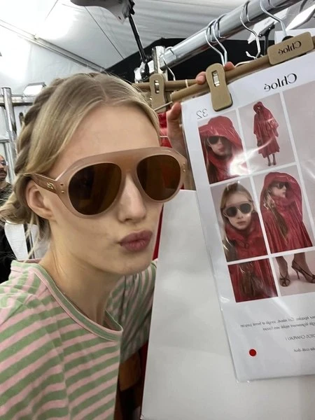 👗✨ Дочь Пэлтроу произвела фурор на показе Chloé