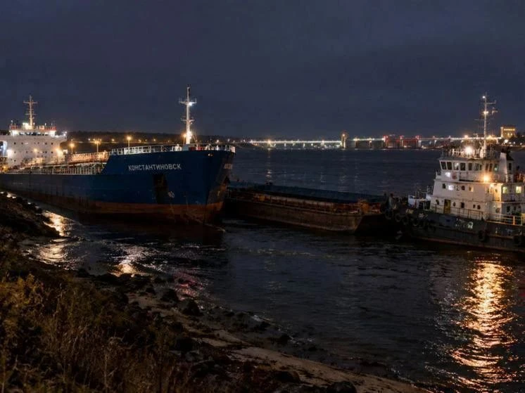 🚢 Танкер и буксир с баржей сели на мель у Городецкого гидроузла