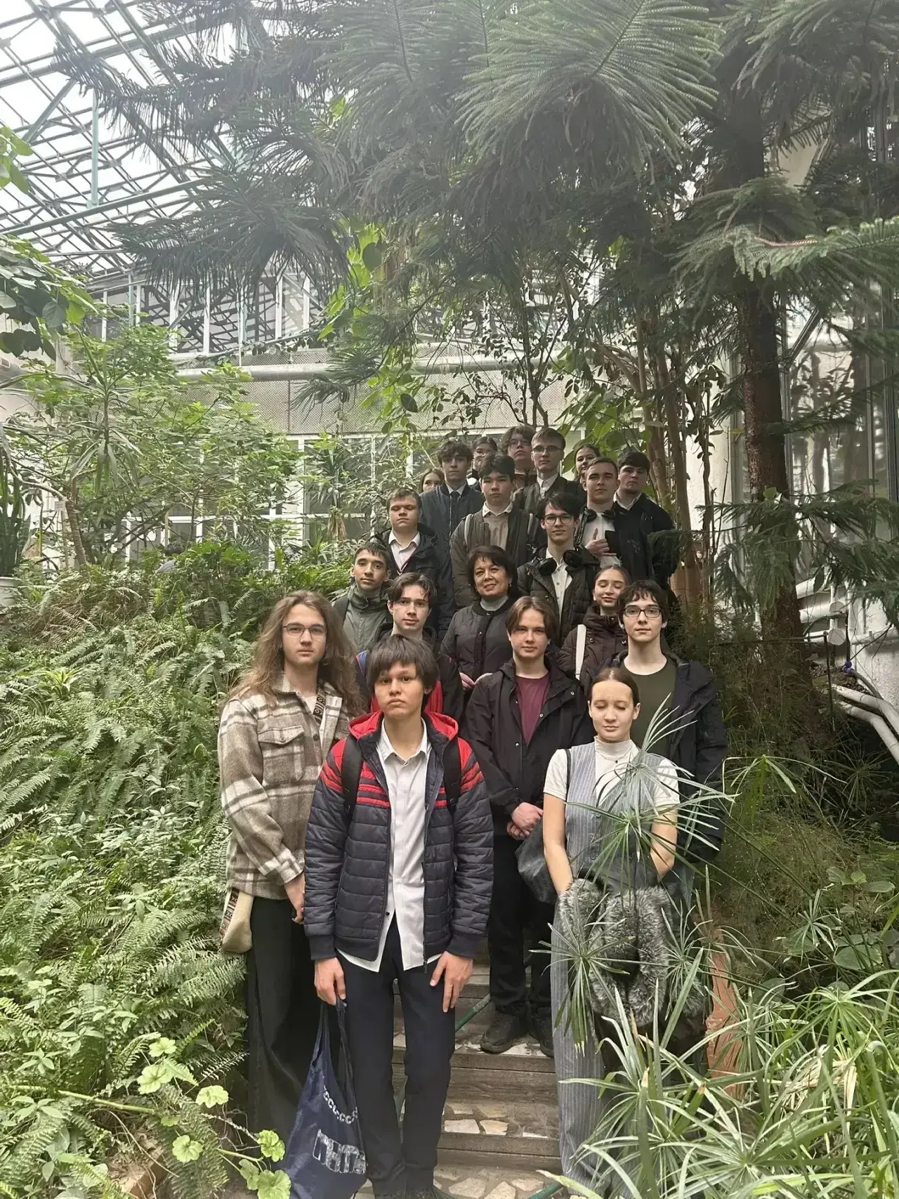 🚜🌱 10Б в Аграрном: от симулятора комбайна до клонирования растений!  9 апреля наш 10Б класс с голово