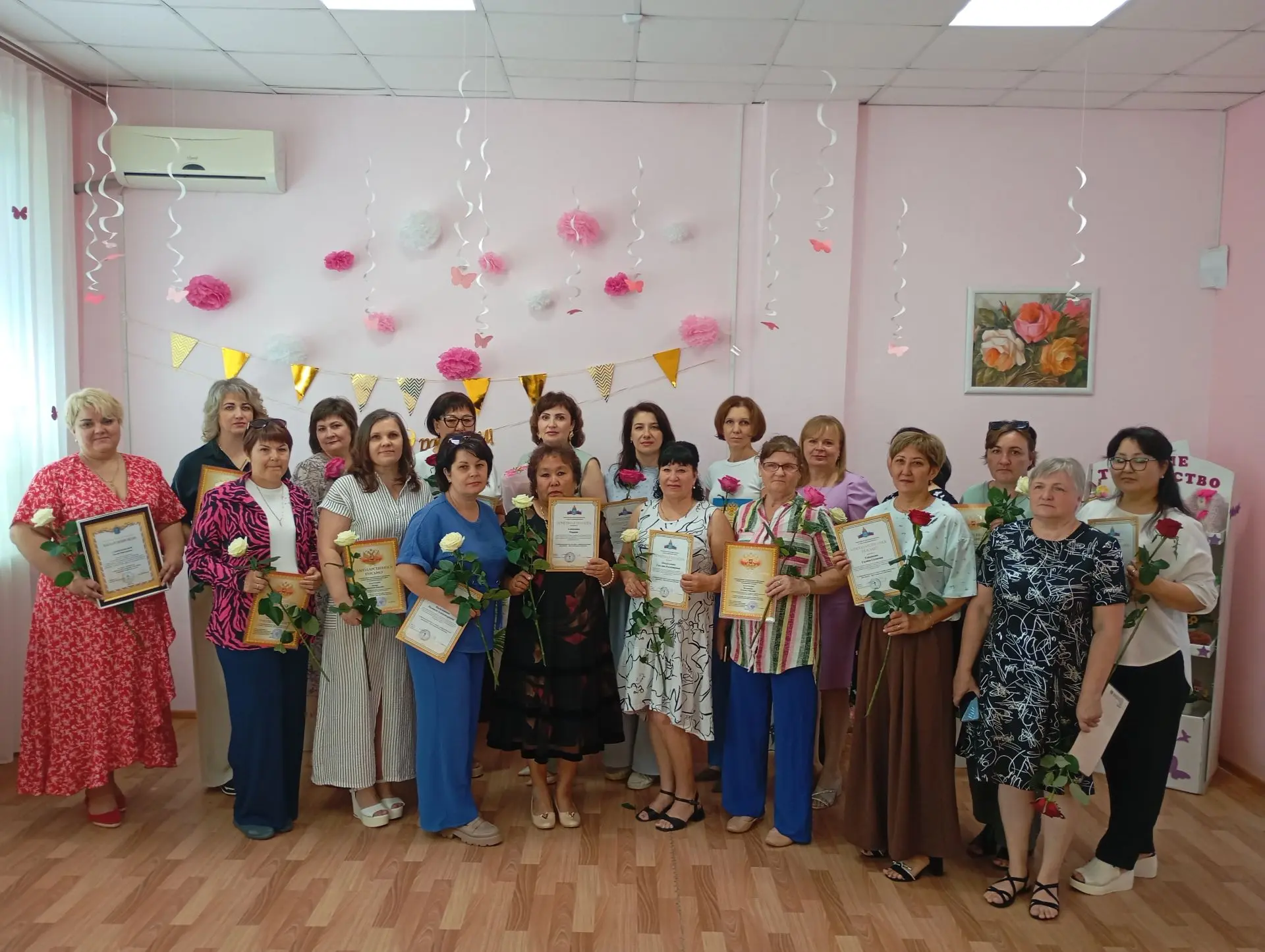 🥳🎊С Днём социального работника: праздник сердца, призвание души!
🎉В календаре есть особенные даты