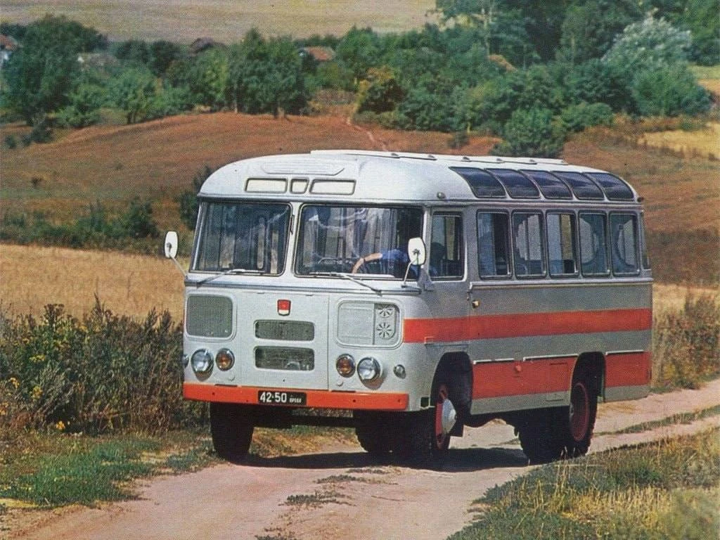 Советский «ПАЗик» на просёлочной дороге (1980-е годы)! ✨